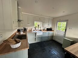 Beautiful 4-bed Cottage in Heart of the Cotswolds