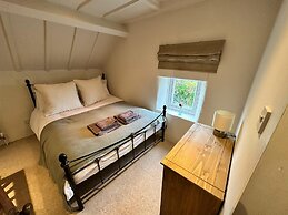 Beautiful 4-bed Cottage in Heart of the Cotswolds