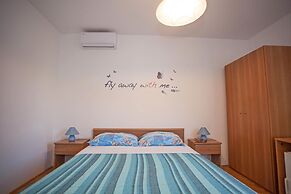 Apartments and Room Agata