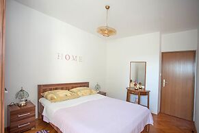 Apartments and Room Agata