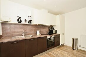 Contemporary 2 bed apartment - Ashford