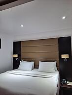 Axor Hotel &Suites