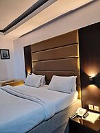 Axor Hotel &Suites