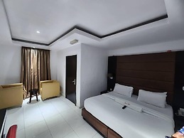Axor Hotel &Suites