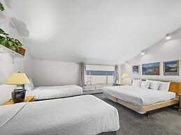 Cj404 Copper Junction 3 Bedroom Condo by RedAwning