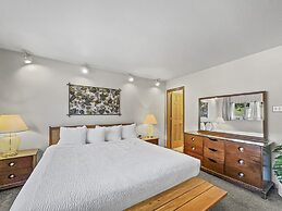 Cj404 Copper Junction 3 Bedroom Condo by RedAwning