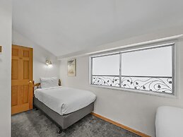 Cj404 Copper Junction 3 Bedroom Condo by RedAwning