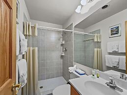 Cj404 Copper Junction 3 Bedroom Condo by RedAwning