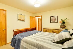 Milwaukie Home w/ Covered Porch: Dogs Welcome!