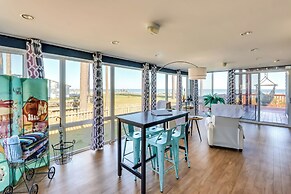 Beachy Maryland A-frame: Steps to Chesapeake Bay!