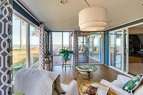 Beachy Maryland A-frame: Steps to Chesapeake Bay!