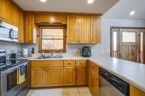 Mountain-view Blue Ridge Cabin Getaway w/ Fire Pit