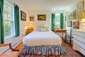 Cape Cod Home: Walk to Beach & Main St Hyannis!