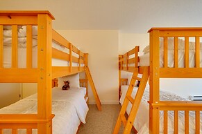 Sunny Stratton Townhome ~ 1 Mi to Skiing!