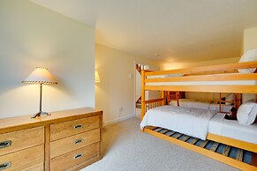 Sunny Stratton Townhome ~ 1 Mi to Skiing!