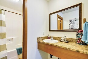 Dog-friendly Milwaukie Home: 9 Mi to Dtwn Portland