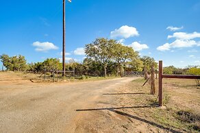 Hill Country Retreat: 100-acre Ranch Near Wineries