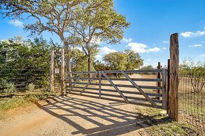 Hill Country Retreat: 100-acre Ranch Near Wineries