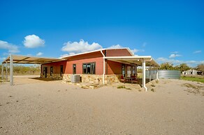 Hill Country Retreat: 100-acre Ranch Near Wineries