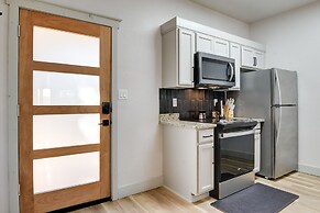 Modern Graford Cabin: Walk to Possum Kingdom Lake!