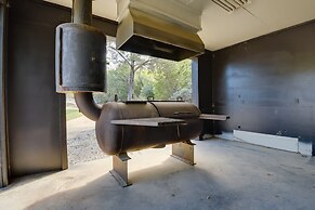 Modern Graford Cabin: Walk to Possum Kingdom Lake!