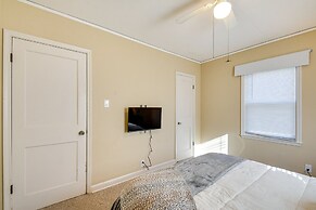 Quaint Cedar Rapids Home, 4 Mi to Downtown!