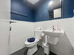 The Base - New Studio Great Location, Shared Pool