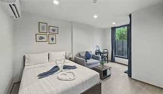 The Base - New Studio Great Location, Shared Pool