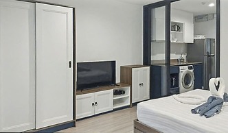 The Base - New Studio Great Location, Shared Pool