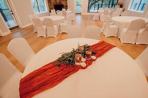 Tremont Lodge & Resort