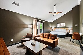 Tremont Lodge & Resort