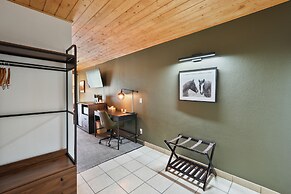 Tremont Lodge & Resort