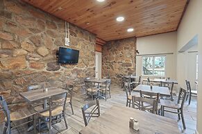 Tremont Lodge & Resort