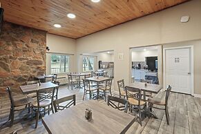 Tremont Lodge & Resort