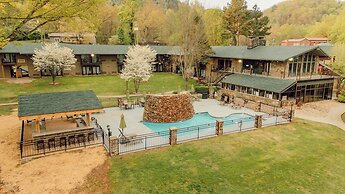 Tremont Lodge & Resort