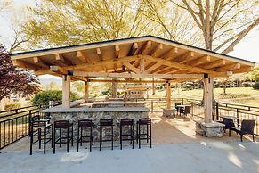 Tremont Lodge & Resort