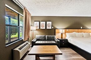 Tremont Lodge & Resort