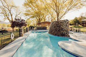 Tremont Lodge & Resort