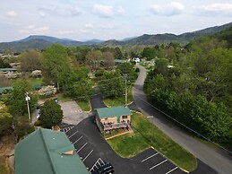 Tremont Lodge & Resort