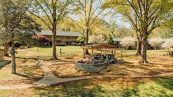 Tremont Lodge & Resort