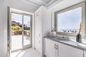 Breathtaking 6Bed villa in Platis Gialos