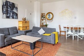 Bright High-ceiling 2BD Flat - Central Edinburgh!