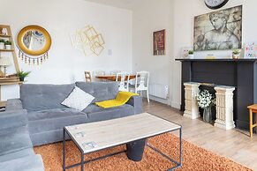 Bright High-ceiling 2BD Flat - Central Edinburgh!