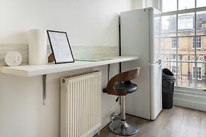 Bright High-ceiling 2BD Flat - Central Edinburgh!