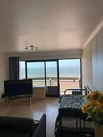 Stunning 1-bed Apartment in Oostende Beach-view