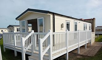 Pet Friendly Caravan in Walton on the Naze