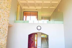 Mount Pleasant - Luxurious 4-bed Villa