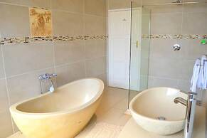 Mount Pleasant - Luxurious 4-bed Villa