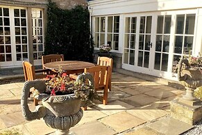 Exceptional Unique 5 Bedroom Manor House