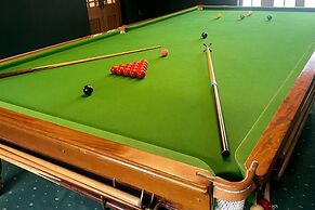 Exceptional Unique 5 Bedroom Manor House